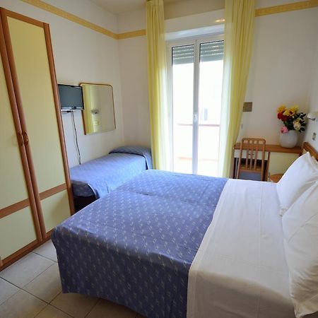 Hotel Man Lido Di Savio Exteriör bild