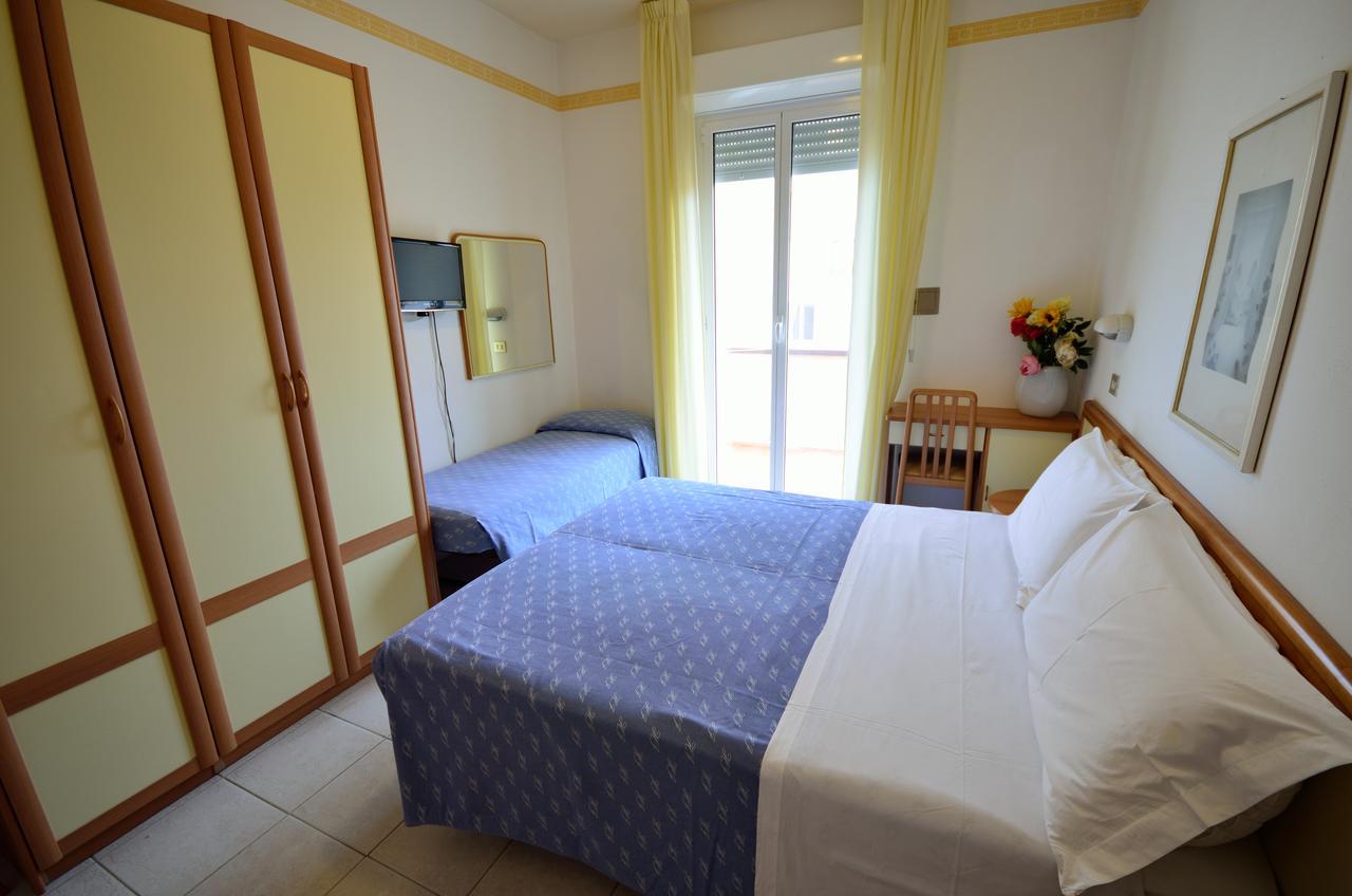 Hotel Man Lido Di Savio Exteriör bild