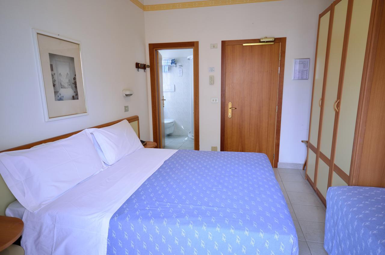 Hotel Man Lido Di Savio Exteriör bild